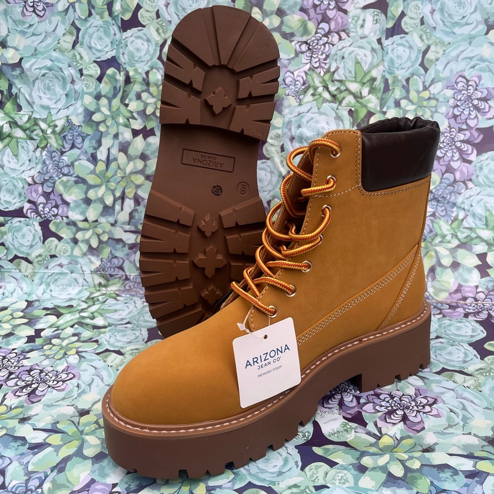 NWT Arizona Traba Tan Block Heel Work Boots